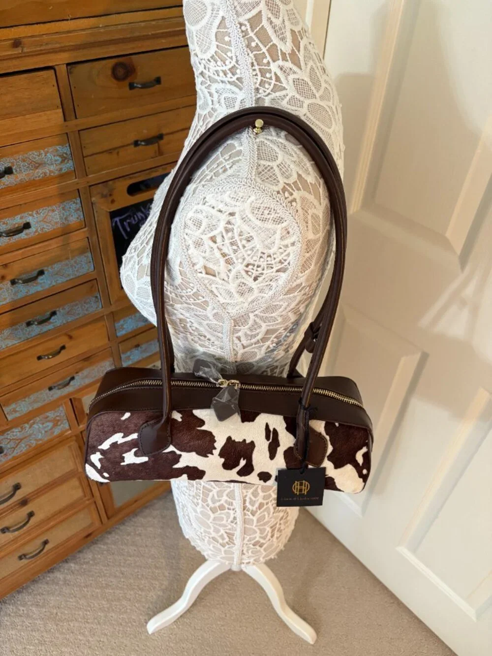 House of Harlow 1960 - Cow Print Barrel Shoulder Purse- Brown/White- NWT - Picture 7 of 12